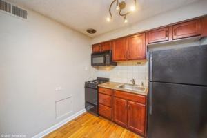 featured image of 1355 N Pearl St