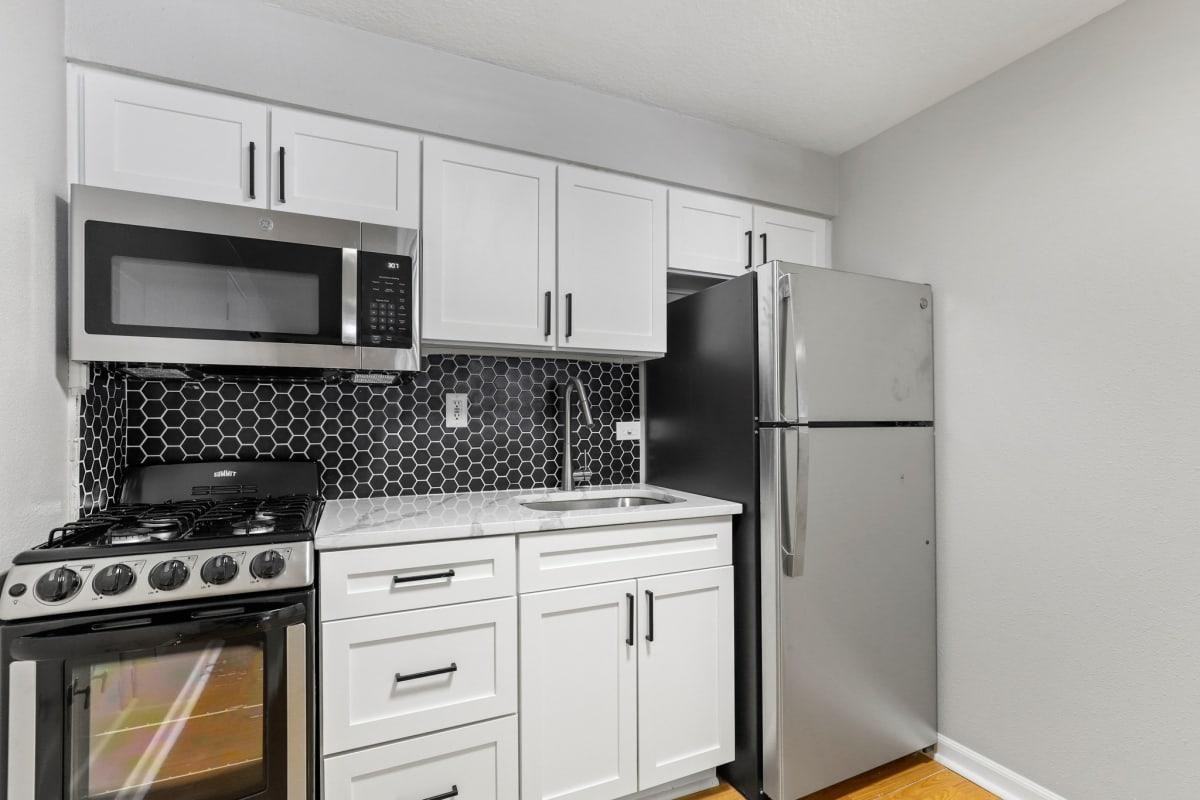 1355 N Pearl St - Photo 3 of 18