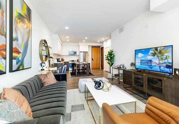 1331 N Cahuenga Blvd - Photo 6 of 36