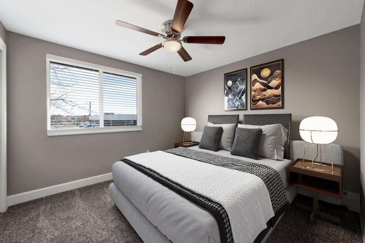 6541 S Vine St - Photo 7 of 20