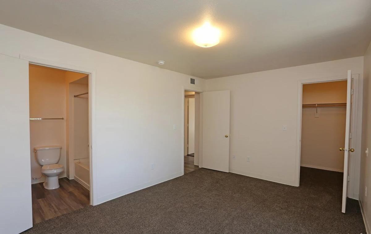1700 Market St Nw - Photo 3 of 27