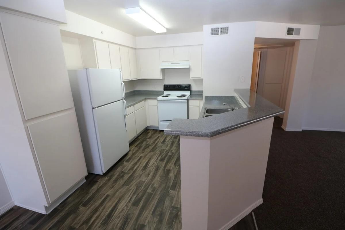 1700 Market St Nw - Photo 2 of 27