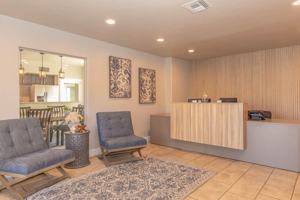 featured image of 2000 E Roger Rd