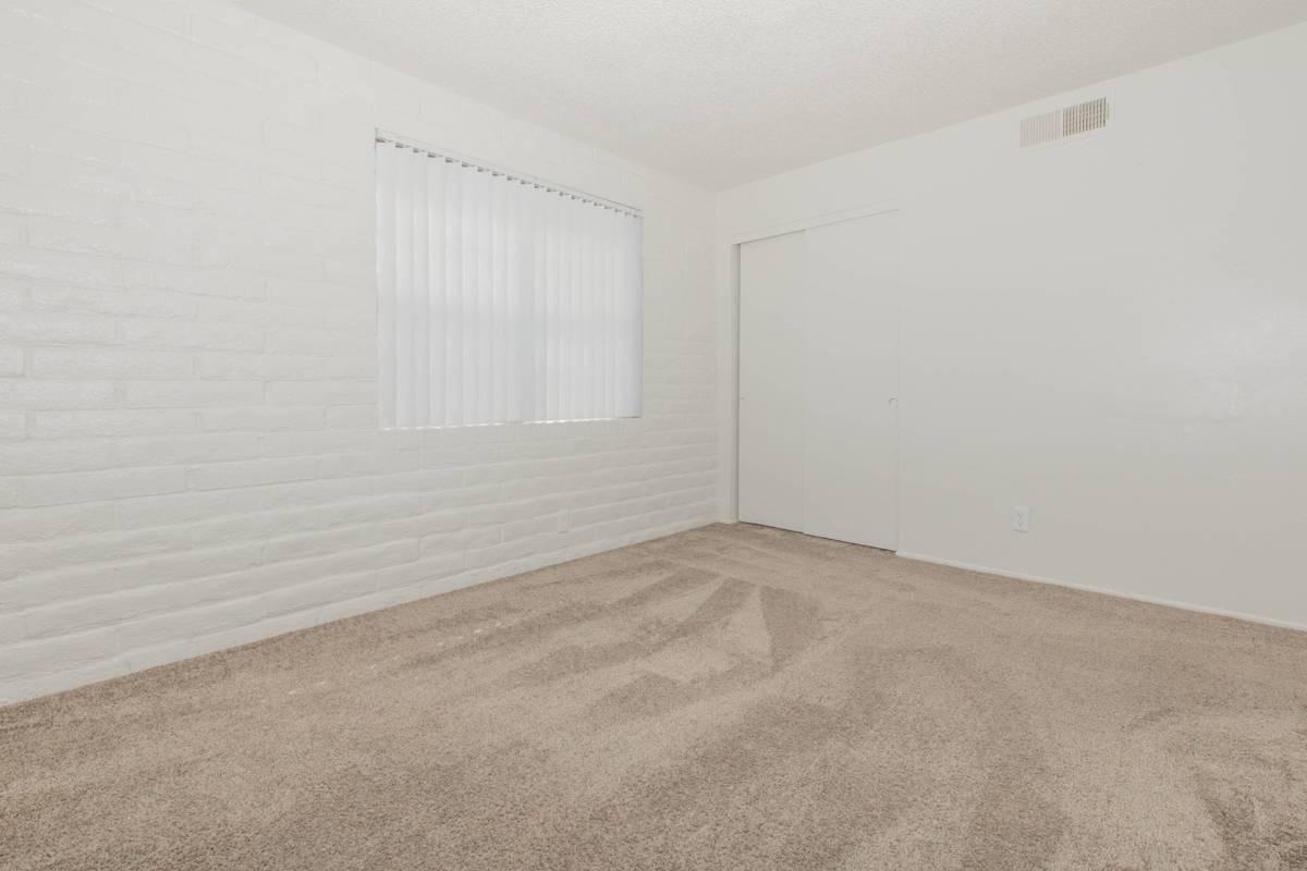 2000 E Roger Rd - Photo 6 of 28