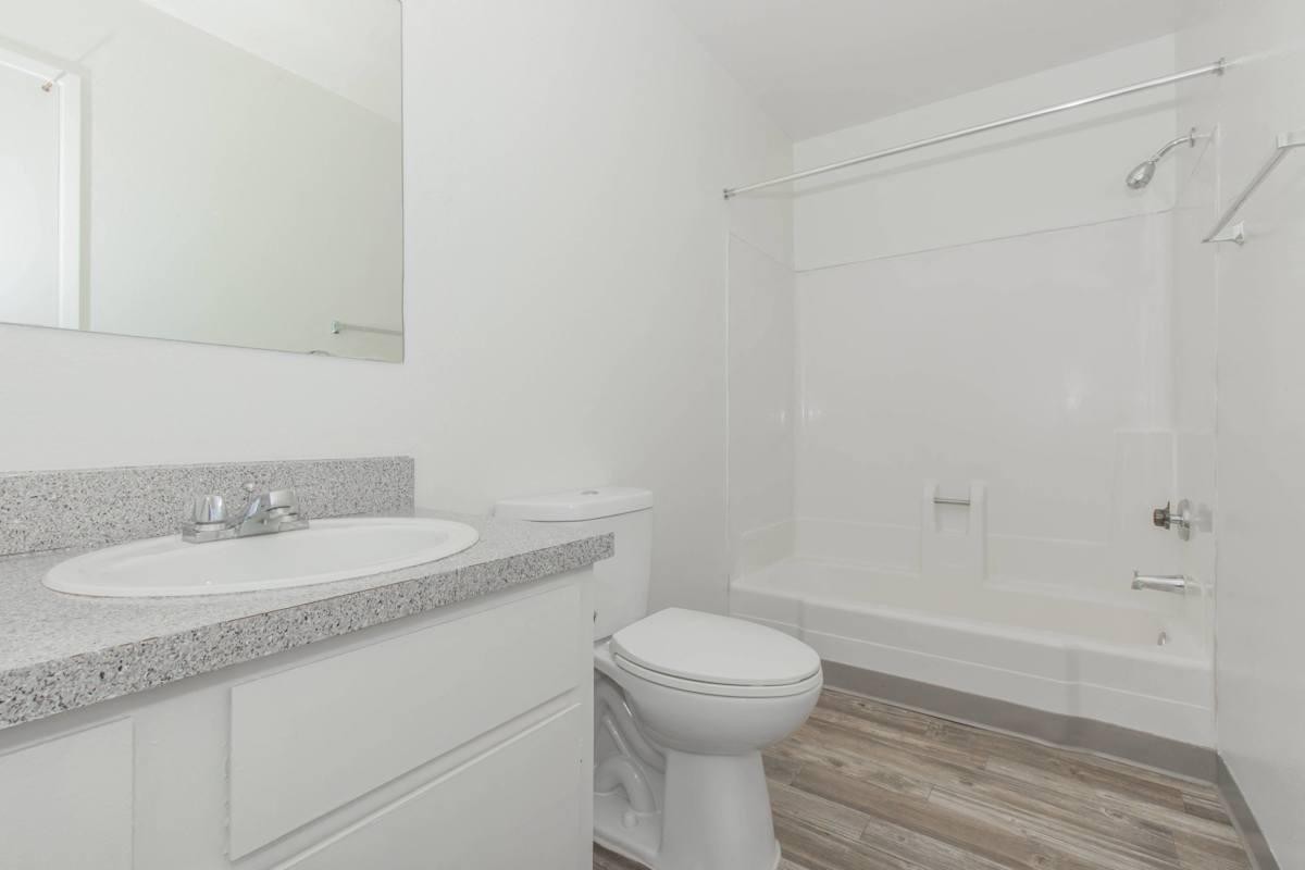 2929 E 6th St - Photo 4 of 16