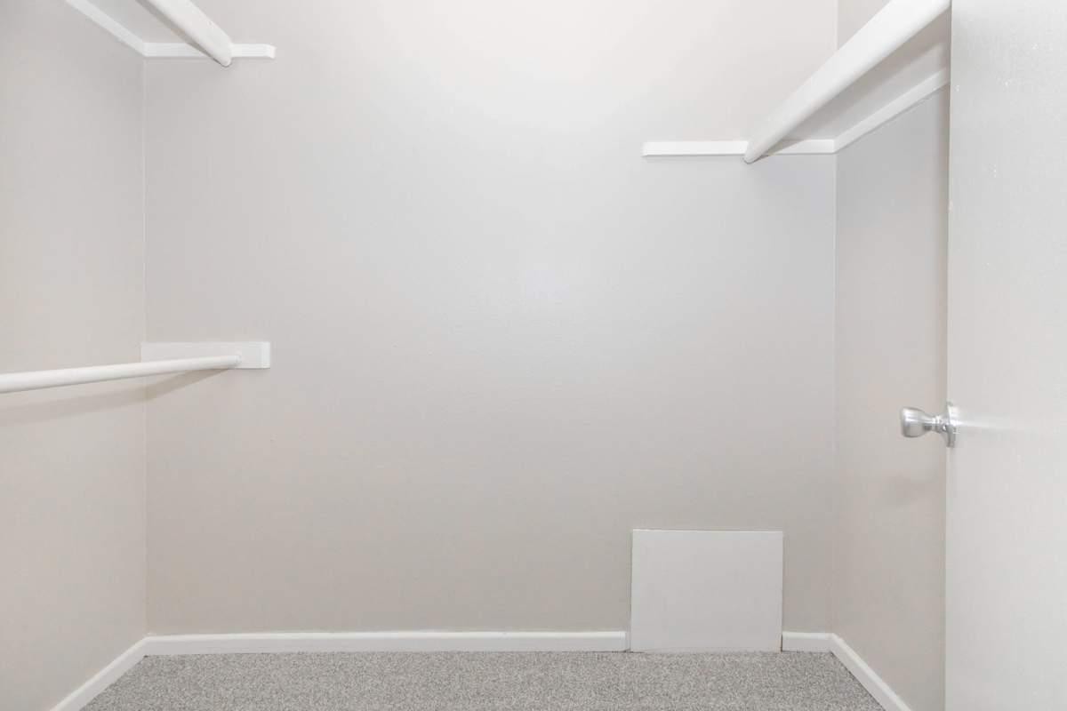 2929 E 6th St - Photo 5 of 16