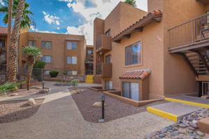 featured image of 9095 N Oracle Rd