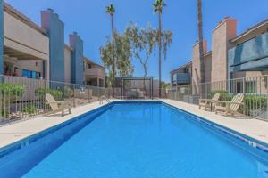 featured image of 8215 N Oracle Rd