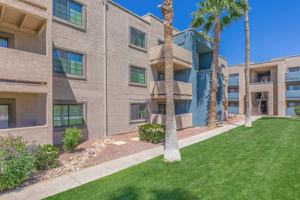 featured image of 8215 N Oracle Rd