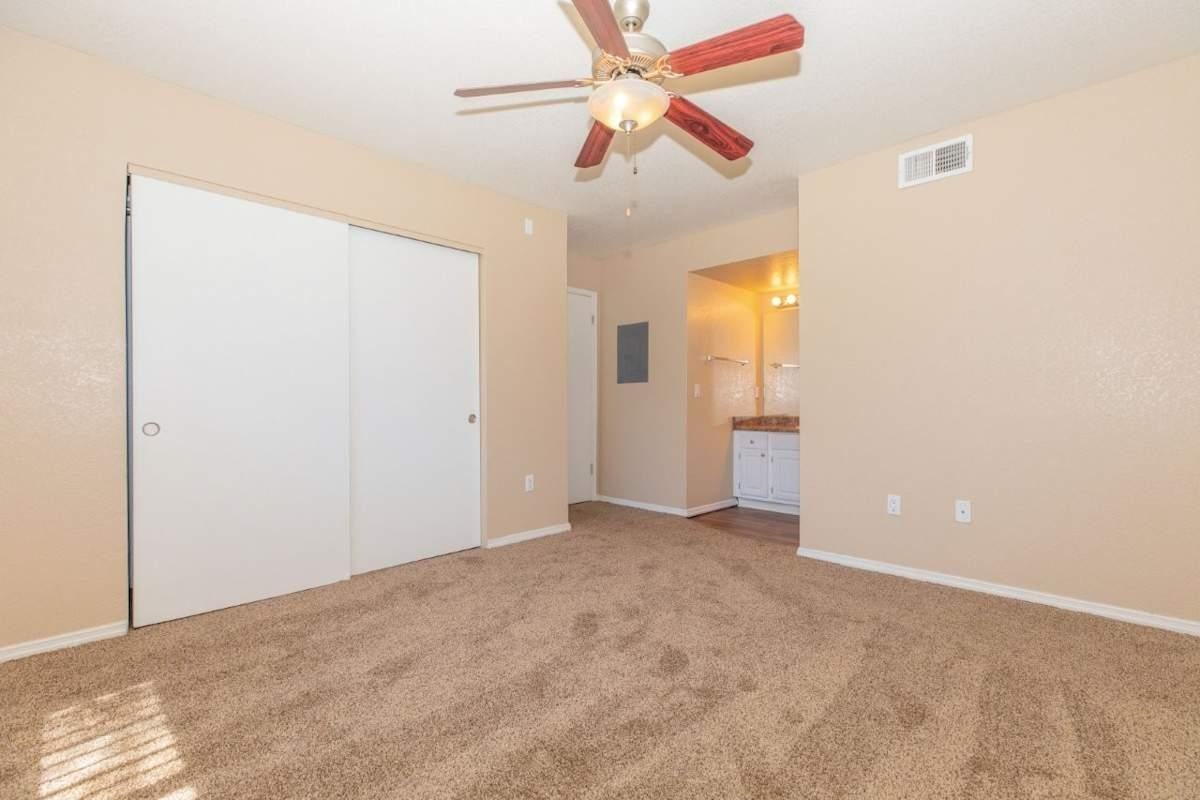 8215 N Oracle Rd - Photo 5 of 31