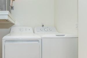 featured image of 8215 N Oracle Rd