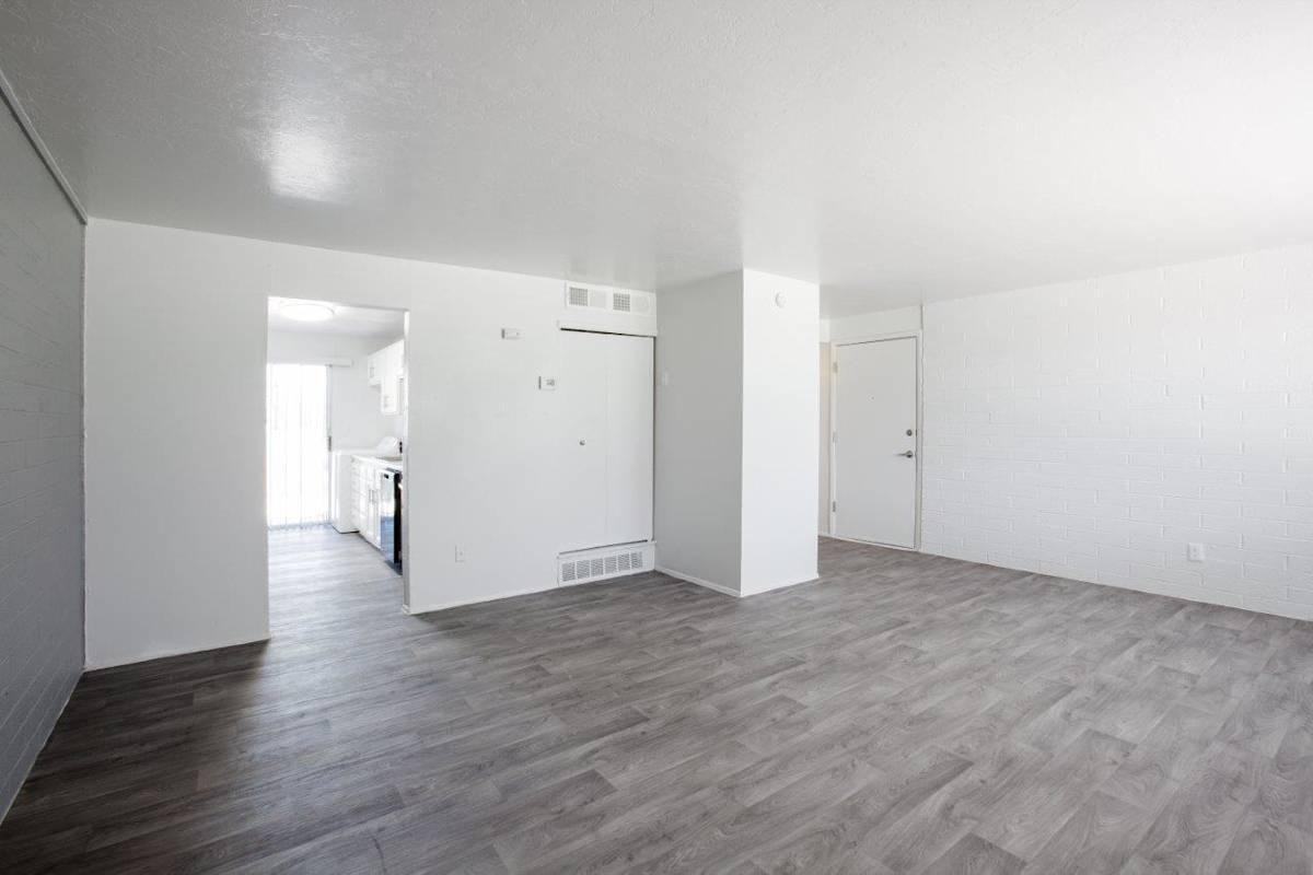 6534 E Stella Rd - Photo 4 of 24