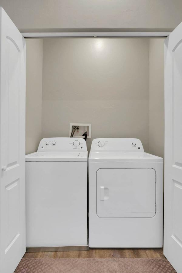 201 S Stone Ave - Photo 4 of 30