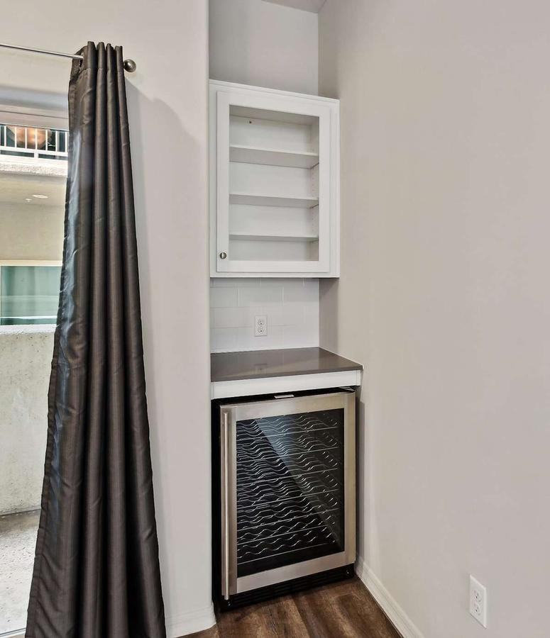 201 S Stone Ave - Photo 6 of 30