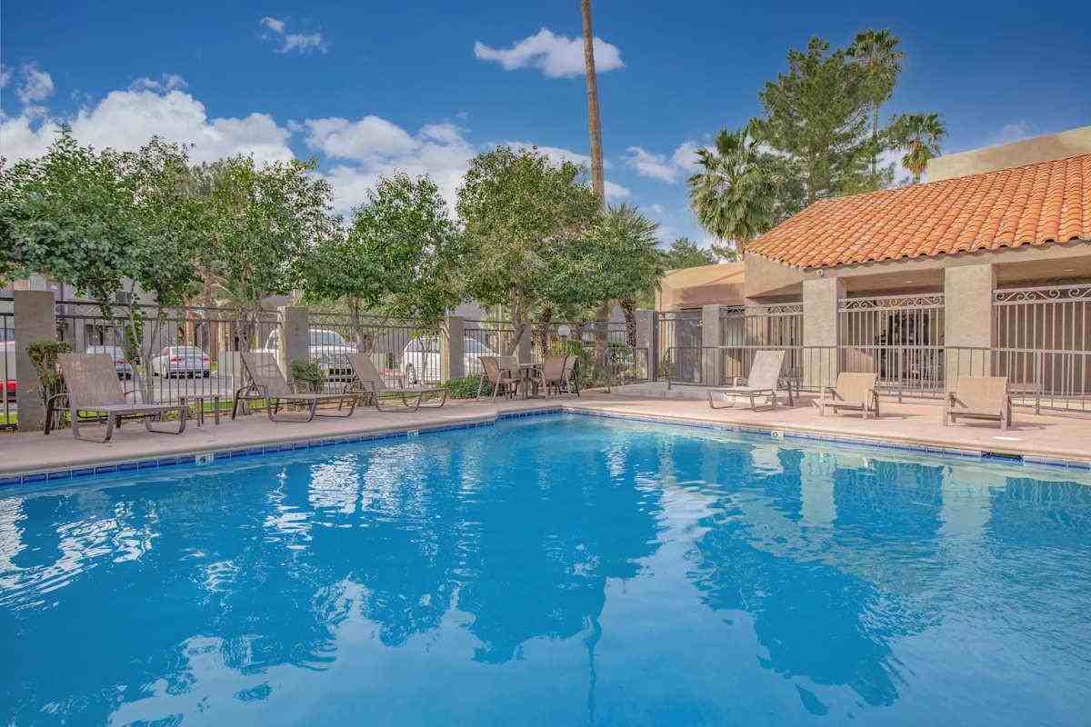 3700 N 1st Ave - Photo 4 of 22