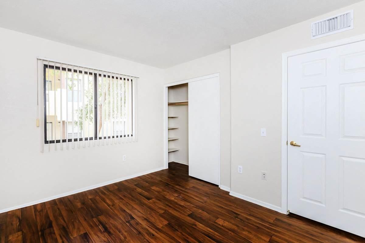 7374 N Mona Lisa Rd - Photo 4 of 27