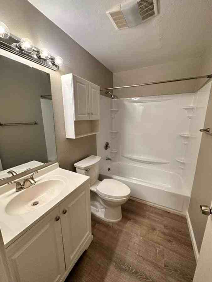 19310 4th Ave Ne - Photo 5 of 18