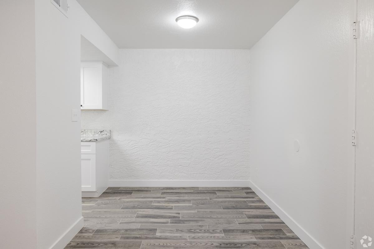 11050 N Biltmore Dr - Photo 3 of 19