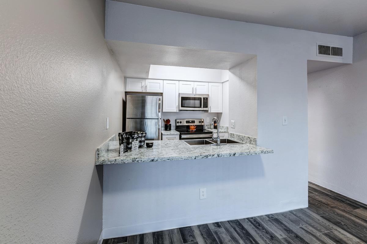 11050 N Biltmore Dr - Photo 2 of 19