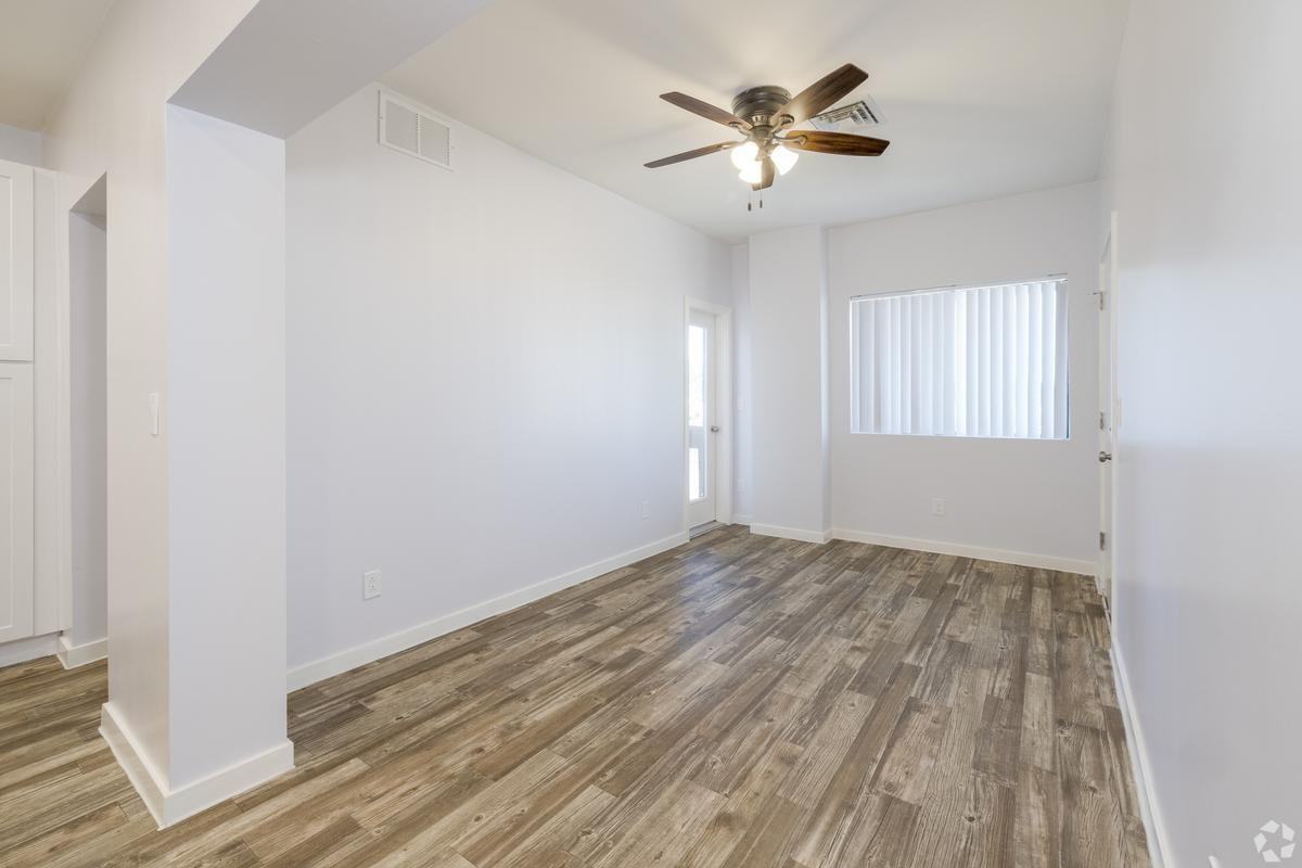 11050 N Biltmore Dr - Photo 2 of 19