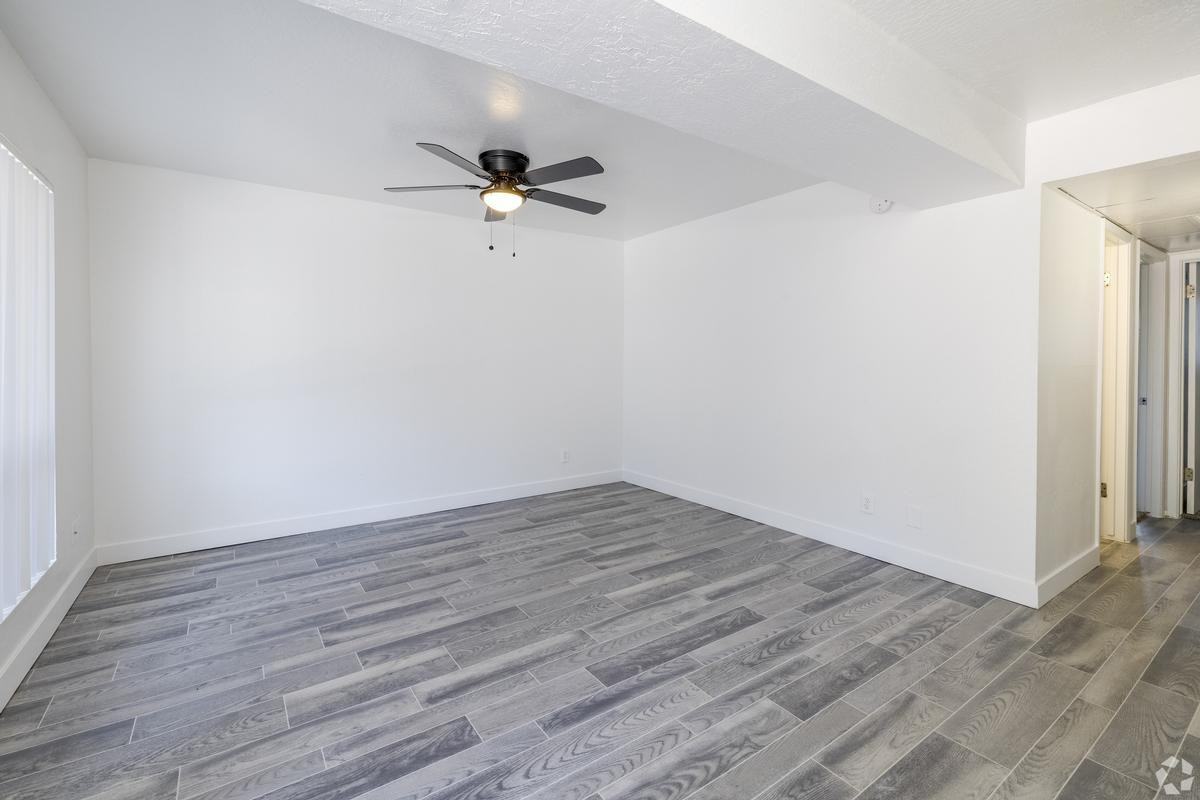 11050 N Biltmore Dr - Photo 6 of 19