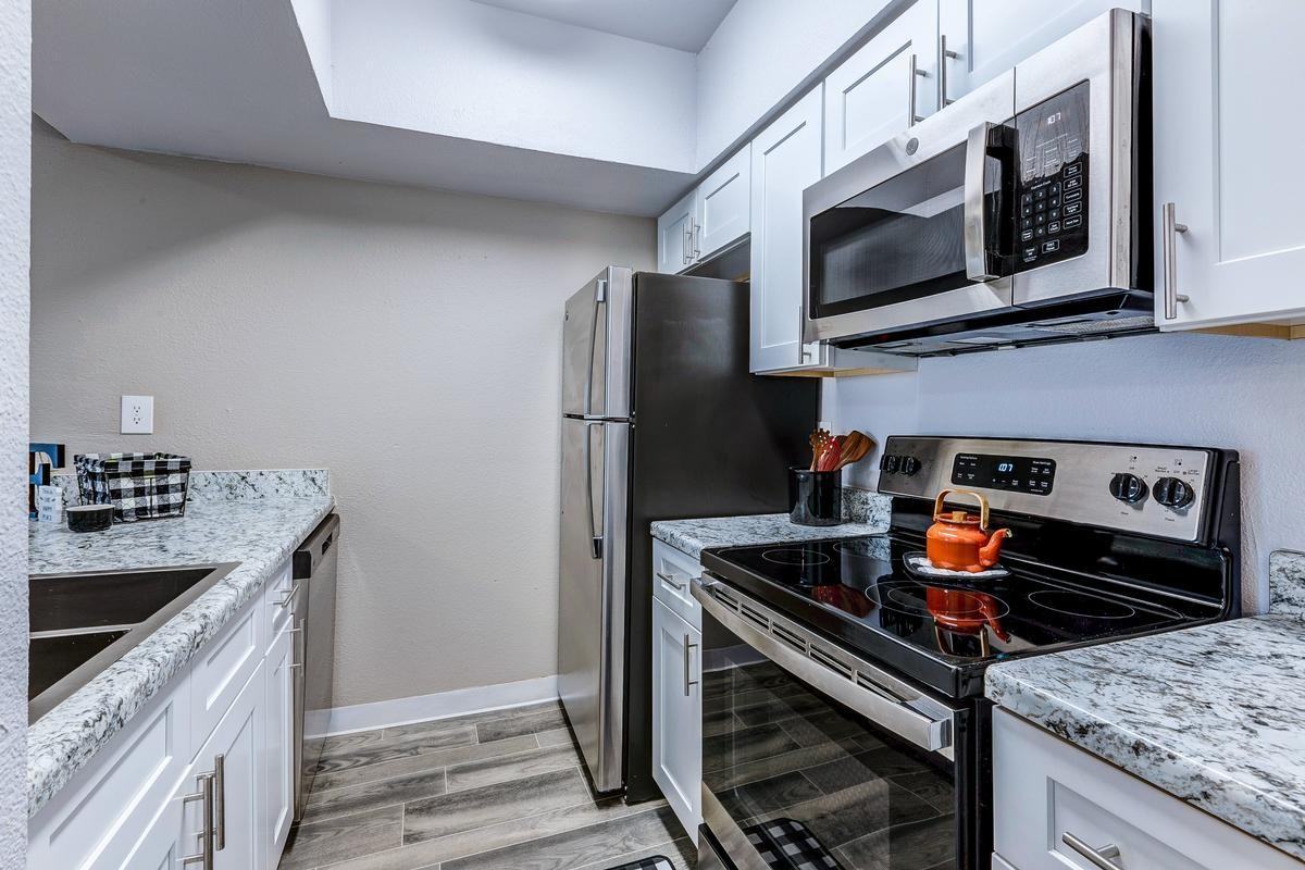 11050 N Biltmore Dr - Photo 3 of 19