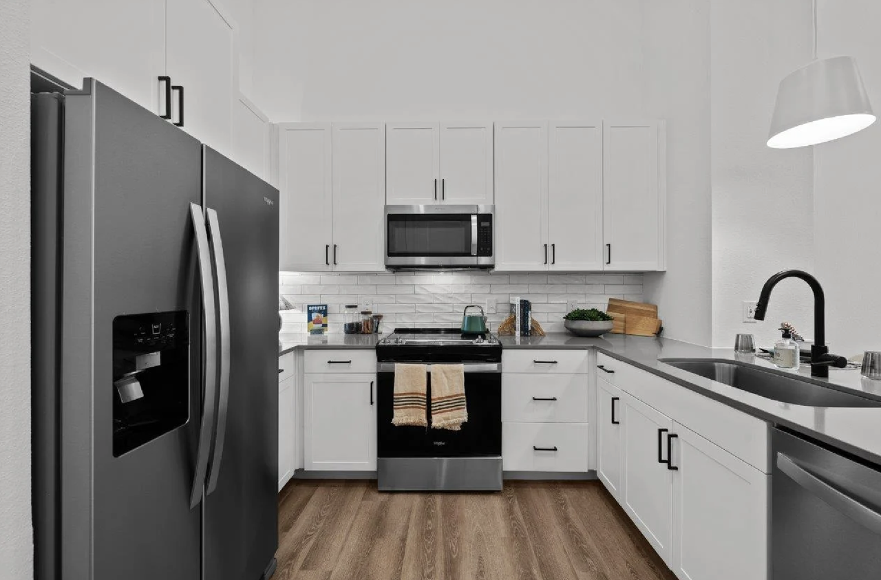 6105 Burnet Road - Photo 4 of 19