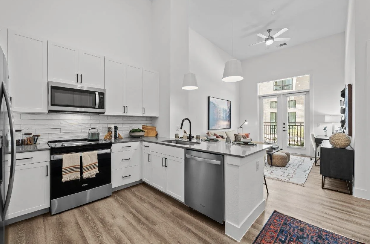 6105 Burnet Road - Photo 3 of 19