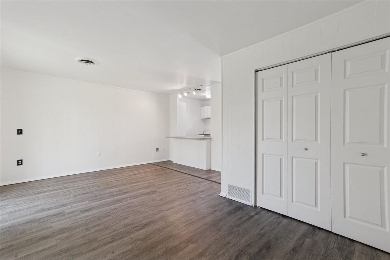 Flint Rd Apartments (Burneway Drive LLC) - Photo 6 of 33