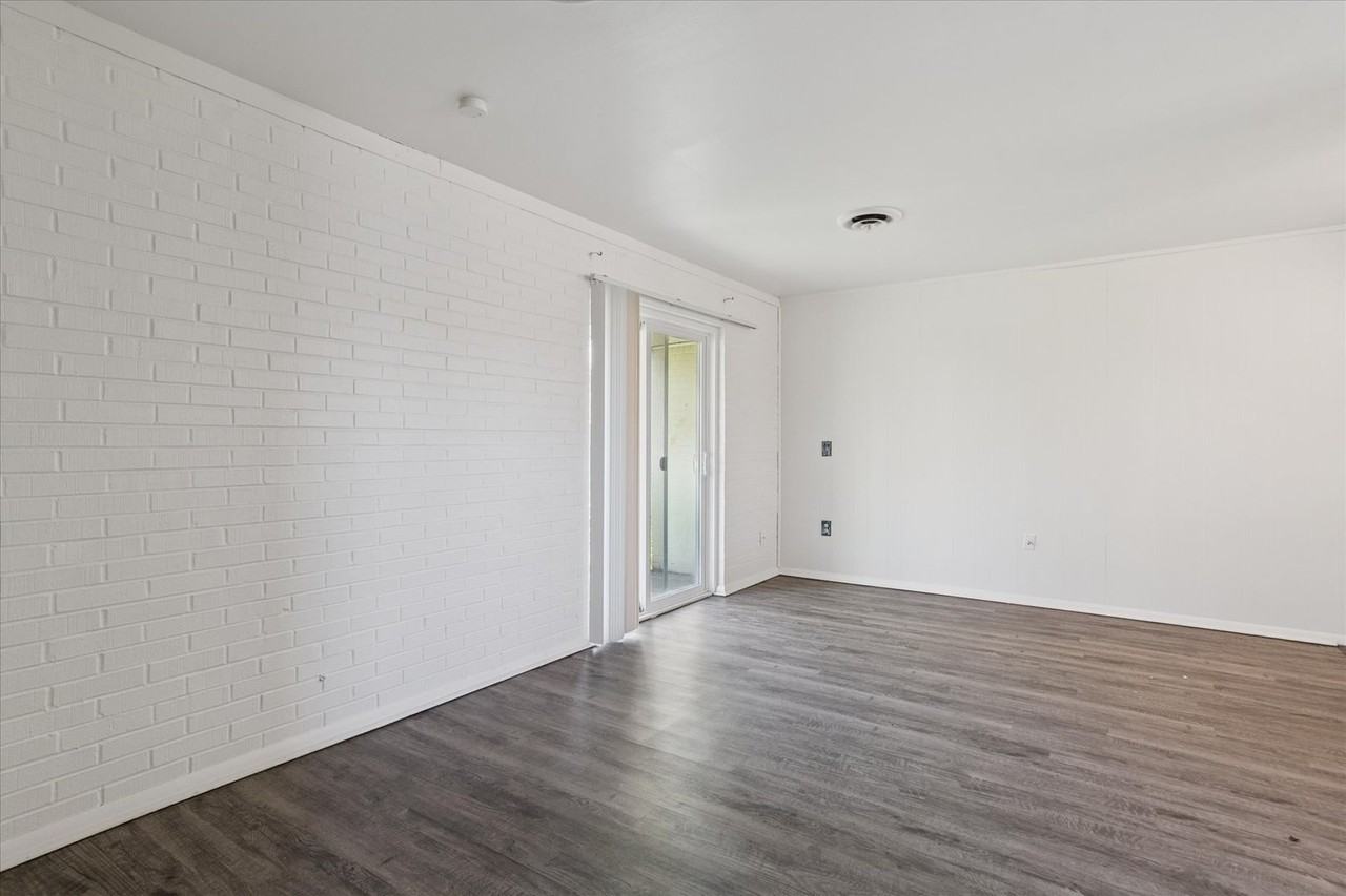 Flint Rd Apartments (Burneway Drive LLC) - Photo 7 of 33