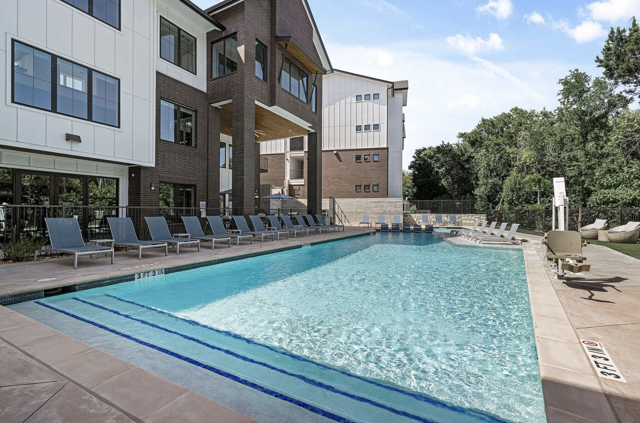 7009 South Interstate 35 Frontage Road - Photo 5 of 14