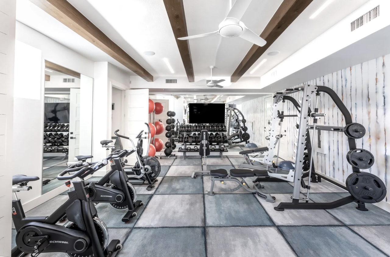 7009 South Interstate 35 Frontage Road - Photo 7 of 14