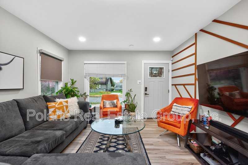 4905 Norwaldo Ave - Photo 4 of 26