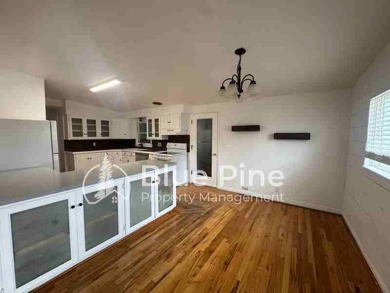 1861 Gallup St - Photo 4 of 18