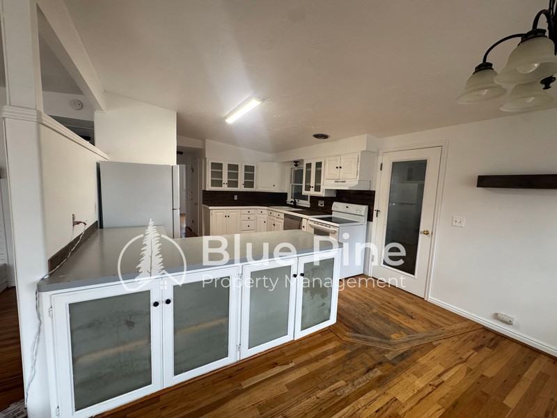 1861 Gallup St - Photo 6 of 18
