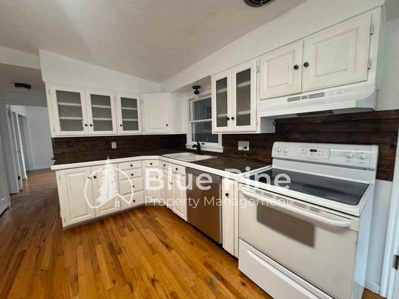 1861 Gallup St - Photo 7 of 18
