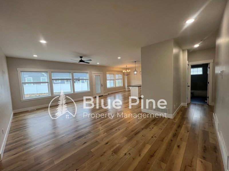 1104 Cypress Loop - Photo 3 of 21