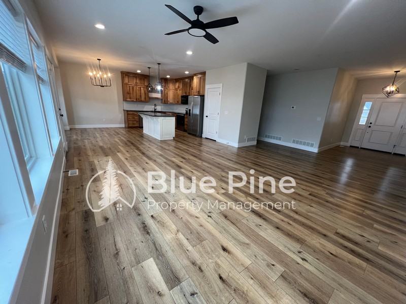 1104 Cypress Loop - Photo 4 of 21