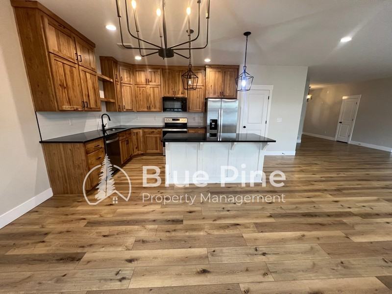 1104 Cypress Loop - Photo 5 of 21