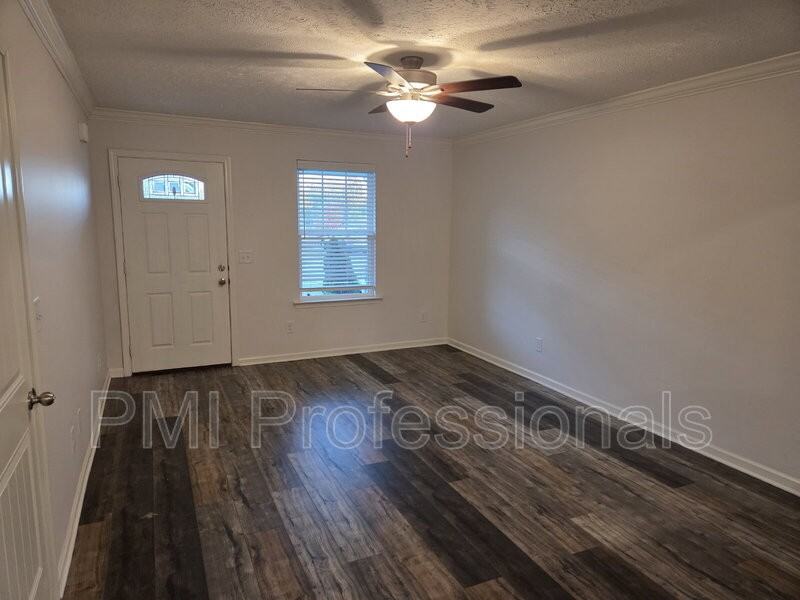 1709 Calypso Dr - Photo 3 of 17