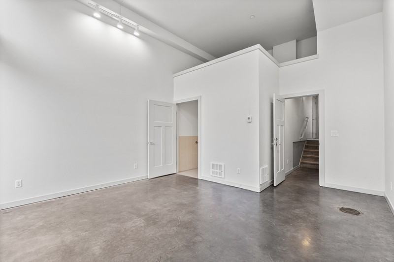 1624 East Yesler Way - Photo 5 of 29