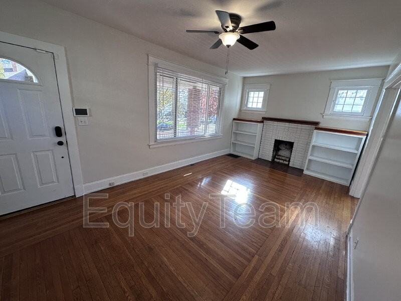 4107 Sherwood Avenue - Photo 3 of 17