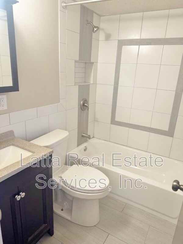 12405 E 40th St S #F - Photo 7 of 7