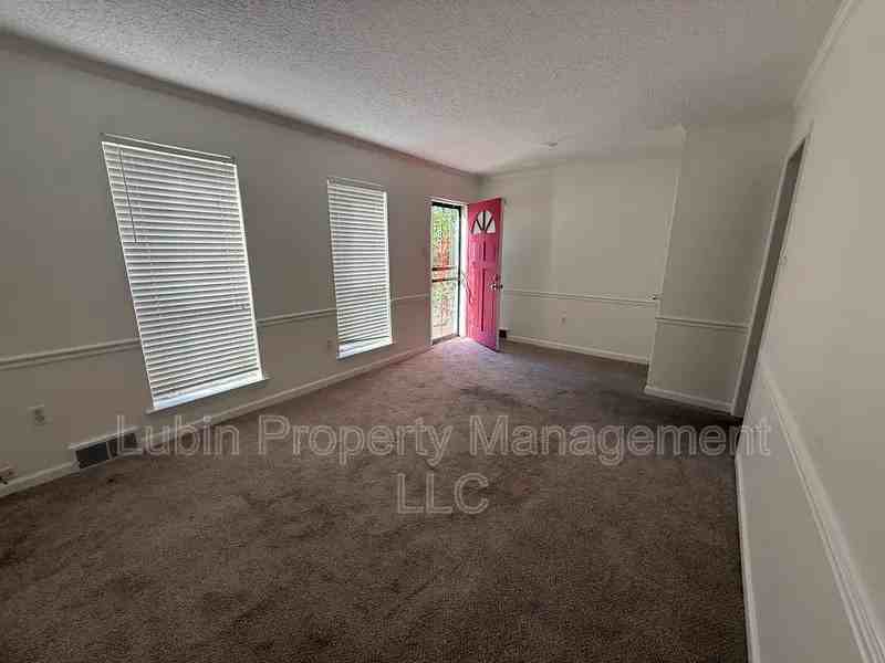 72 N Mclean Blvd - Photo 3 of 11