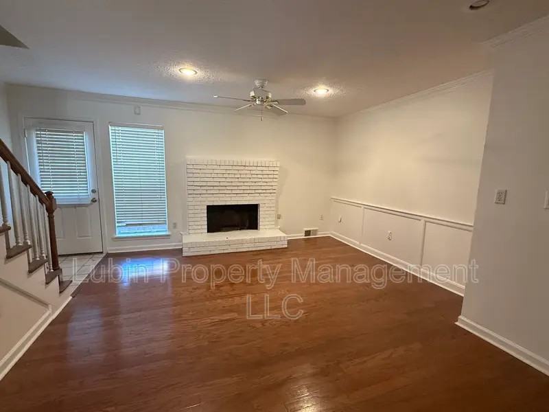 72 N Mclean Blvd - Photo 4 of 11