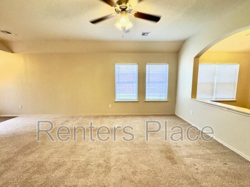 9025 Northeast Avenue - Photo 4 of 25