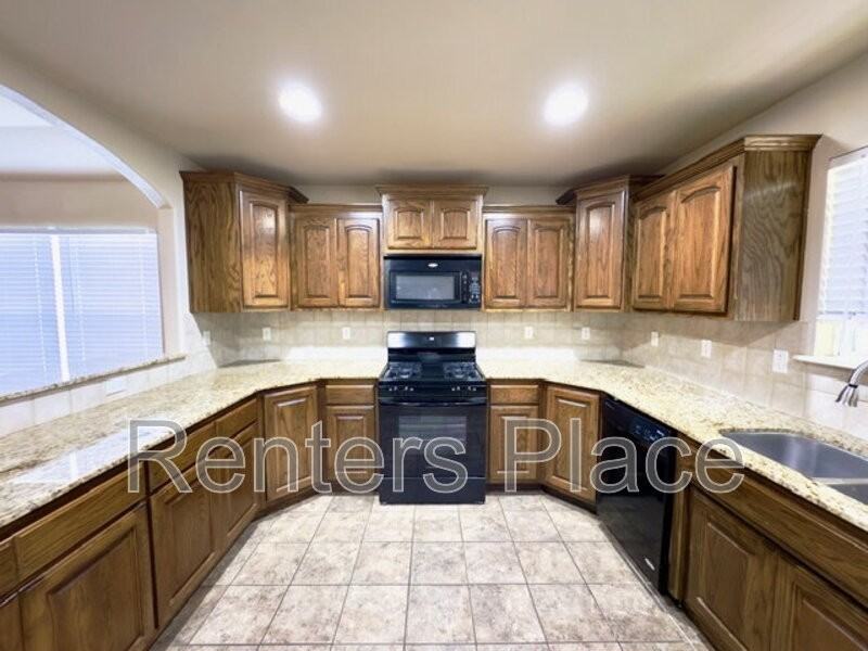 9025 Northeast Avenue - Photo 5 of 25