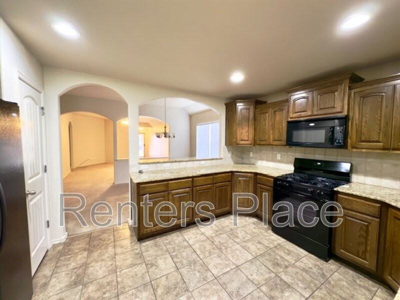 9025 Northeast Avenue - Photo 7 of 25