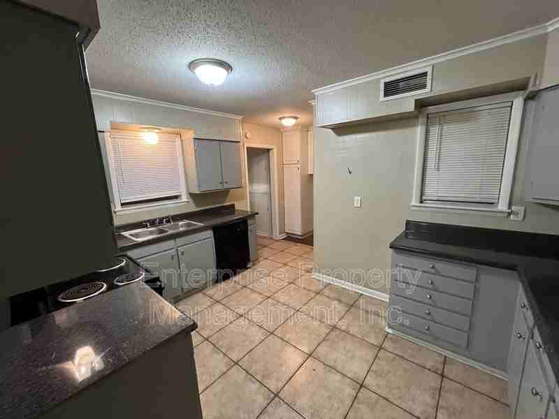 4450 Tena Dr - Photo 6 of 19