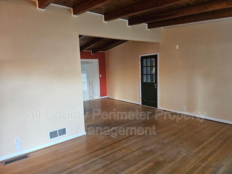 3174 Laventure Dr - Photo 2 of 12